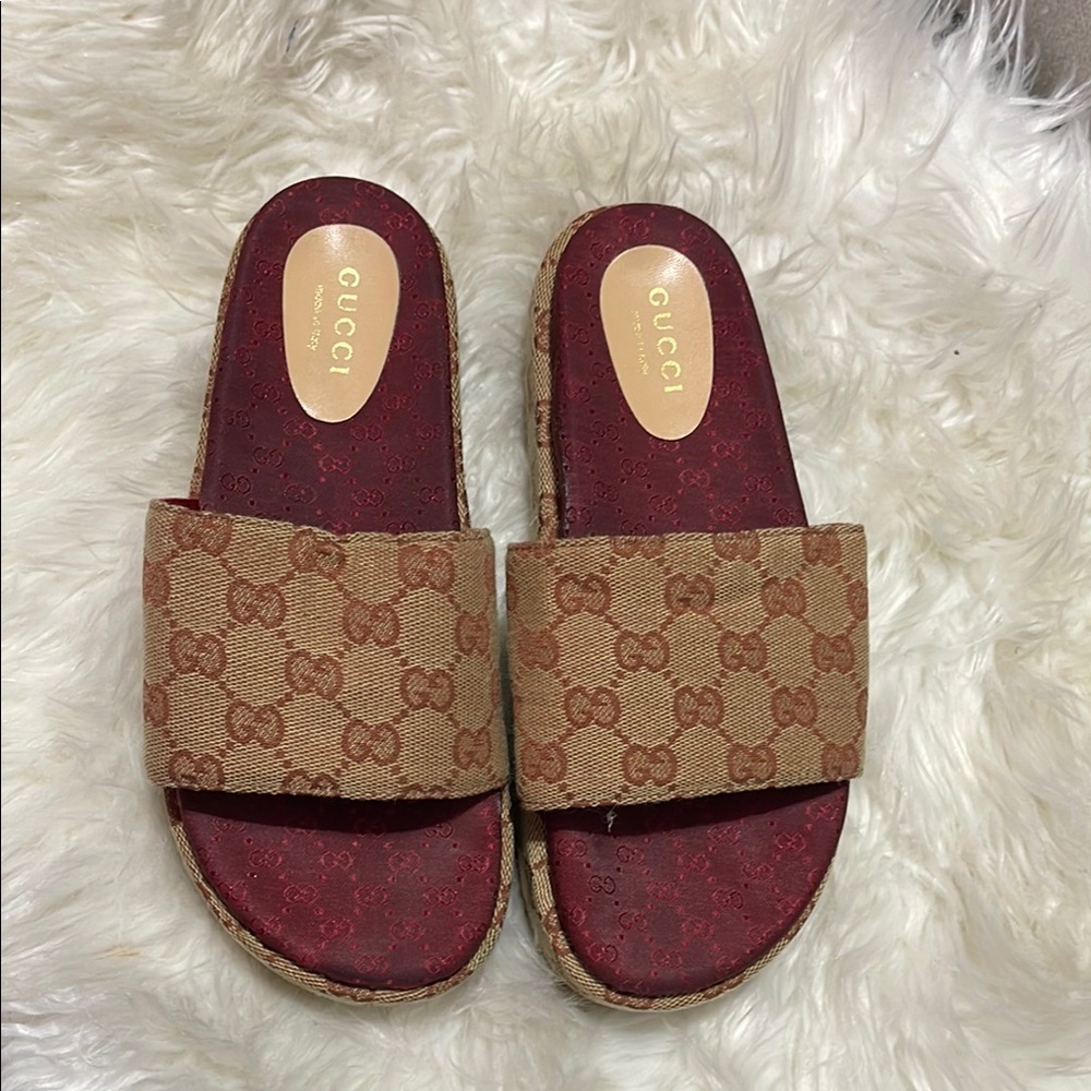 Gucci Women's Beige Slide Sandals